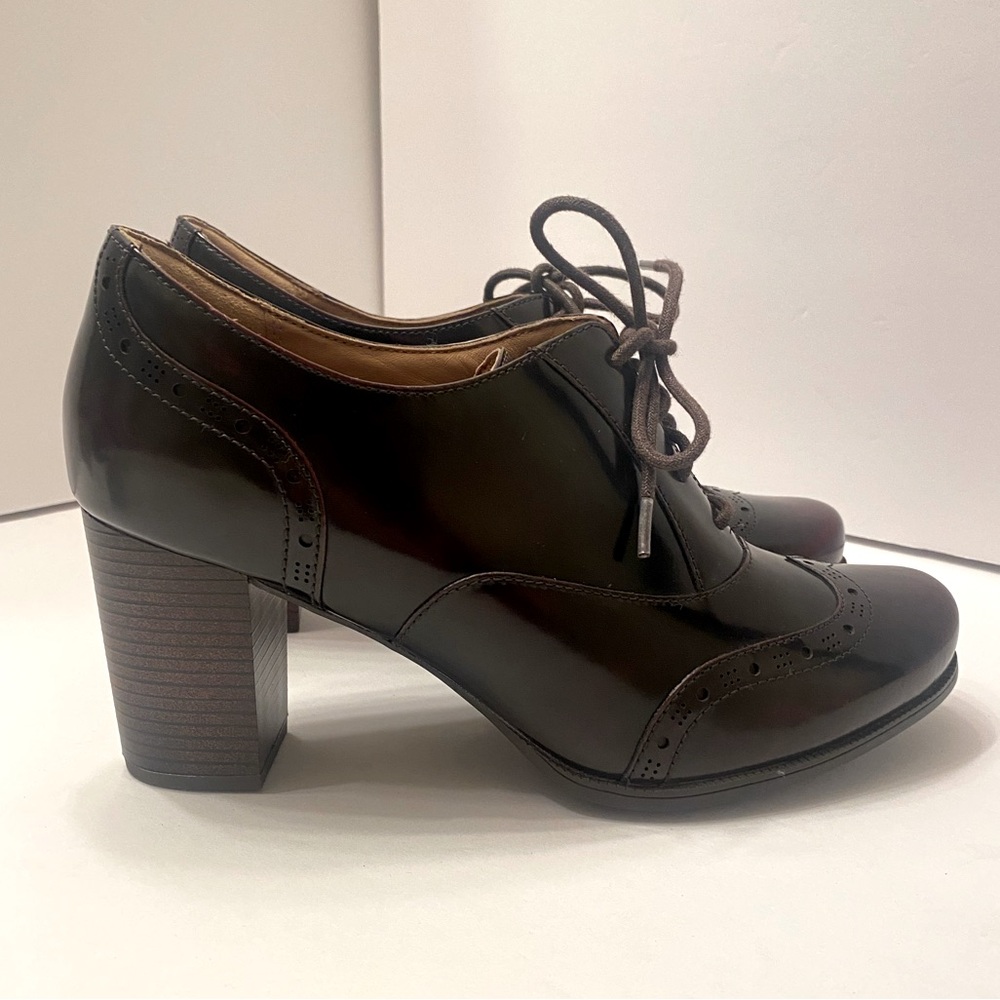 Clarks Artisan Ciera Brine Burgundy Leather Women’s 9.5 Laced Heel Ankle Boots